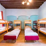 Old Town Alur Hostel *